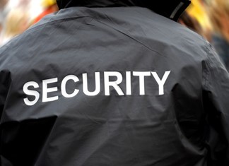 Σεκιουριτάς “κλέβει” τους εργαζομένους του στη Λάρισα