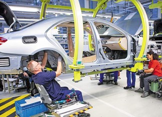 Φρενάρουν οι εξαγωγές στη Γερμανία