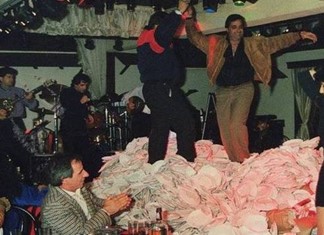 Ναι ρε Γερούν, στα μπουζούκια και στα γούστα…