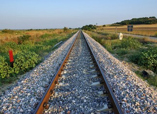 Έως 1,5 μέτρο θα ψηλώσουν οι γραμμές στη Θεσσαλία