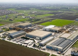Intrakat: Πυρετώδεις προετοιμασίες στο εργοστάσιο της Λάρισας για τα έργα στα 14 αεροδρόμια