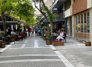 Φτιάχνουμε καφετέριες αντί για βιομηχανία