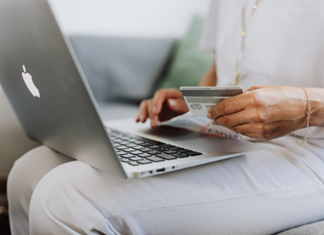 Κρούει τον Κώδωνα ο Συνήγορος του Καταναλωτή: τι να προσέχουμε στις online αγορές