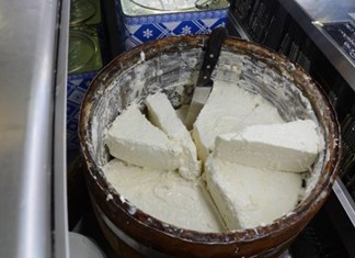 Ευθύνες για την απώλεια κονδυλίων προβολής της φέτας ζητά ο Αυγενάκης