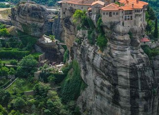 Οι επισκέπτες επανέρχονται στα Μετέωρα