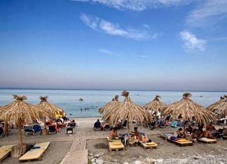 Οι ξένοι θα κυριαρχήσουν φέτος στα παράλια της Λάρισας