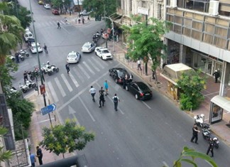 "Τρομοφάκελος" κατά Παπαδήμου. Τραυματίστηκε ο πρώην πρωθυπουργός