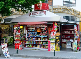 Ο Θεοδωρόπουλος αγοράζει τώρα και περίπτερα