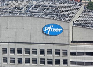 Έσοδα 36 δισ. ευρώ προβλέπει για το 2021 η Pfizer