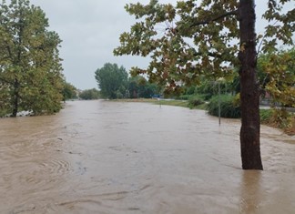 Τα νερά στα Τρίκαλα έφτασαν στις γαλακτοβιομηχανίες   