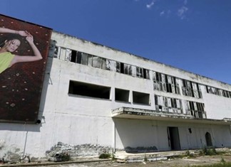 Βιοκαρπέτ: Κατεδαφίζεται το κτίριο της πρώην ΡΟΚΑ Α.Ε. 