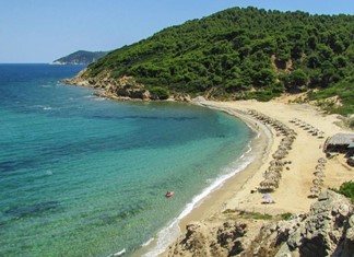 Η Σκιάθος με τις 72 παραλίες περιμένει τα πρώτα τσάρτερ στις 2 Μαΐου