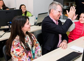 Ύμνοι του Αμερικανού πρέσβη μέ άρθρο του στην Καθημερινή για τα Τρίκαλα και την ΤΥΡΑΣ