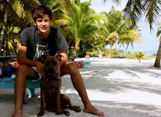 Θρήνος στα Jumbo. Νεκρός με την Πόρσε ο γιός του Απόστολου Βακάκη