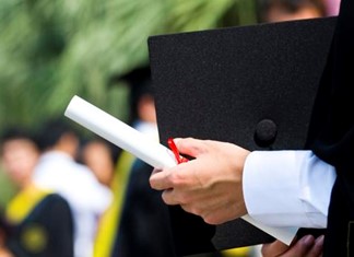 Χρηματοοικονομικά αναλφάβητο το 81% όσων σπουδάζουν οικονομικά 