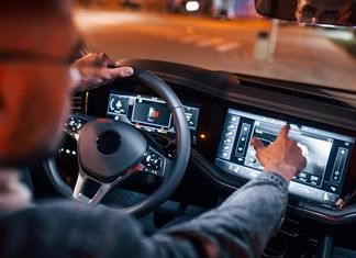 Ψηφιακή τεχνολογία: Πόσο σημαντική είναι στα αυτοκίνητα; 