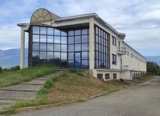 Ενοικιάζεται Επαγγελματικό Κτήριο στην Πηγή Τρικάλων