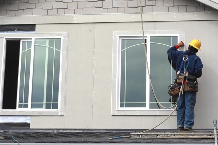 Οι ανατιμήσεις υλικών καθυστερούν το νέο "Εξοικονομώ"