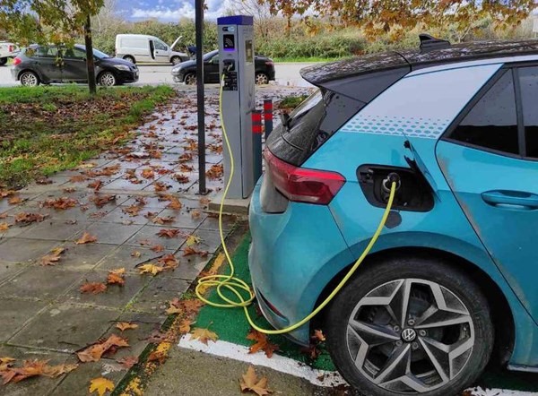 Οι δωρεάν σταθμοί φόρτισης I.X. σε Λάρισα, Βόλο, Τρίκαλα