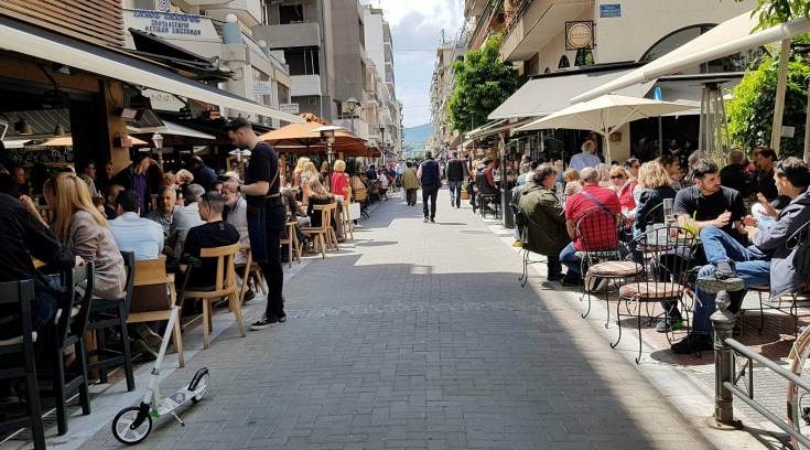 Ξεκίνησε η εστίαση - Ανάσα για καταστήματα και πελάτες