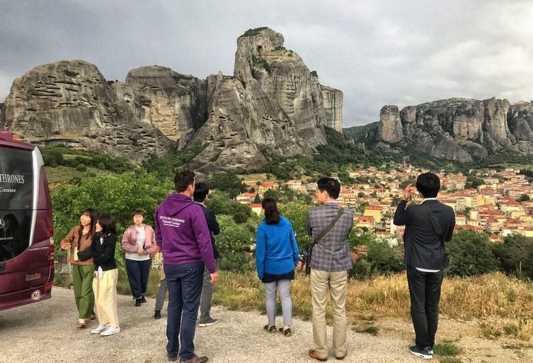 Η ασύμμετρη εξέλιξη της πανδημίας τροχοπέδη για τον τουρισμό