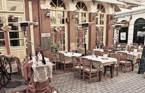 Τρίκαλα: Ο Παπαστεργίου μειώνει τα τέλη των τραπεζοκαθισμάτων