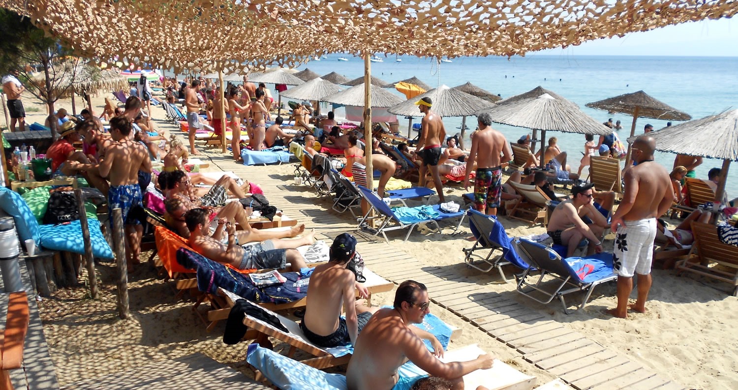 "Βουλιάζει" από τουρίστες φέτος η Σκιάθος - 61 αεροπλάνα μόνο το Σαββατοκύριακο