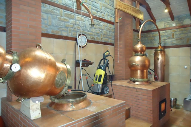 Εμφύλιος αμβυκούχων με ασφαλιστικά στη Λάρισα