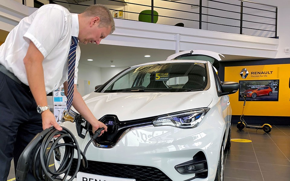 Η έλλειψη chips φρενάρει την παραγωγή Ι.Χ.