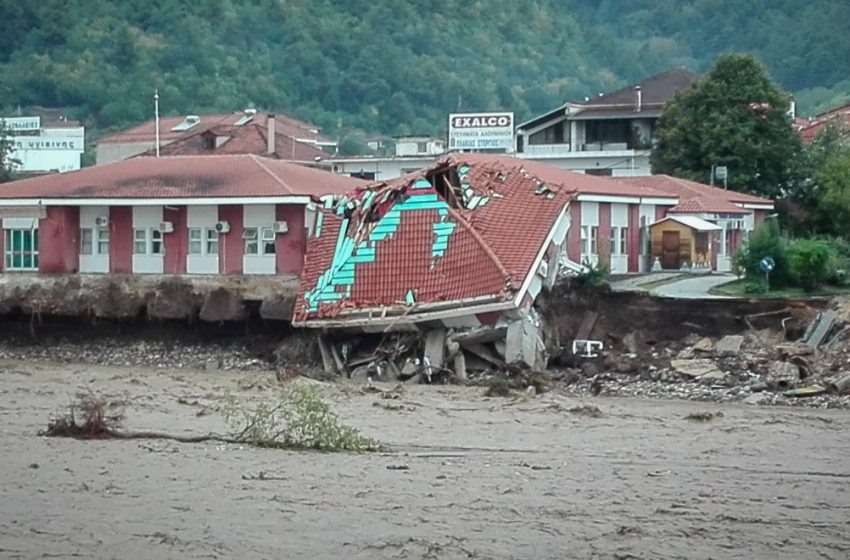 Αγοραστός: Φταίνε εκείνοι που έδωσαν άδειες σε πλημμυρικές περιοχές
