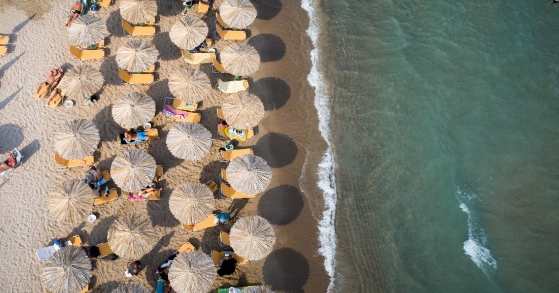 Προς μείωση τιμών στις ξαπλώστρες στα παράλια της Λάρισας