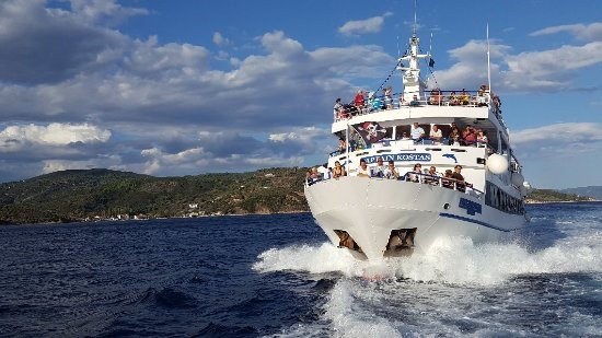 100 ακτοπλοϊκά εξυπηρετούν καθημερινά 115 νησιά