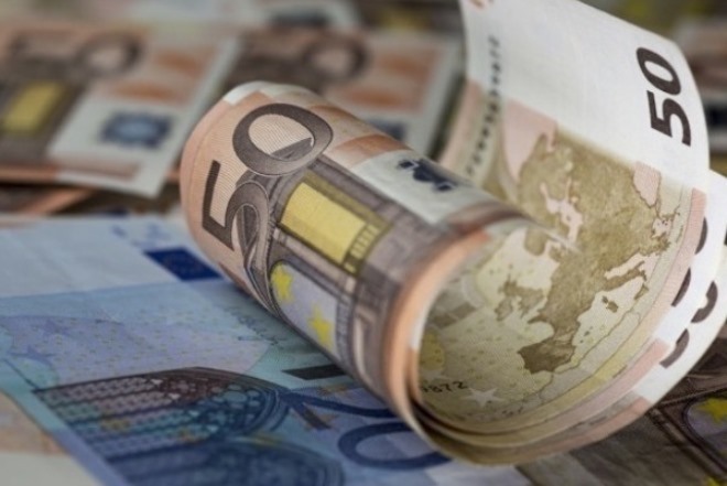 Πανάκριβα τα επιτόκια δανεισμού επιχειρήσεων - νοικοκυριών στην Ελλάδα