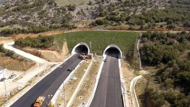 Τέμπη: Κλείνουν τις σήραγγες για ...συντήρηση αλλά εισπράττουν και τα διόδια