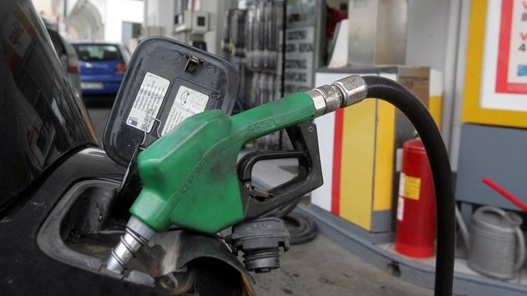Tα ακριβά καύσιμα βάζουν "φωτιά" στην αγορά