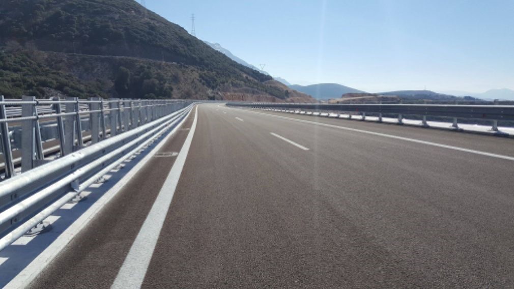 Ε65: Μαίνεται ο «πόλεμος» των εργολάβων