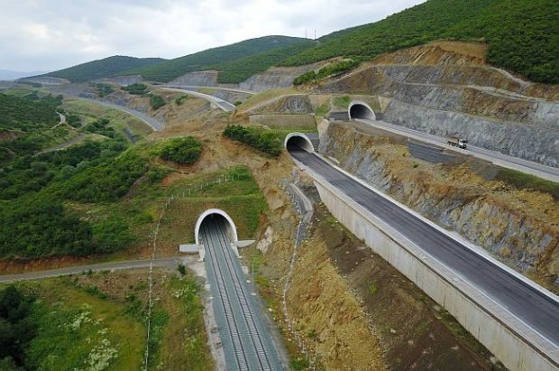 Δίπλα - δίπλα τρένο και Ε65 - Τέλη Αυγούστου το Ξυνιάδα - Τρίκαλα