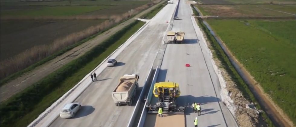 Ε65: Ζημιές στο οδόστρωμα πριν καν δοθεί στην κυκλοφορία