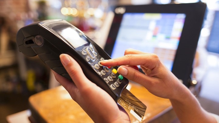 Αργός θάνατος για τα καταστήματα η χρήση POS χωρίς ακατάσχετο