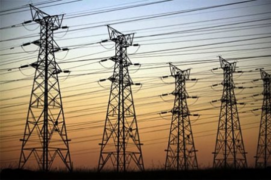 Μάχη ΔΕΗ ιδιωτών για τους πελάτες της Μέσης Τάσης