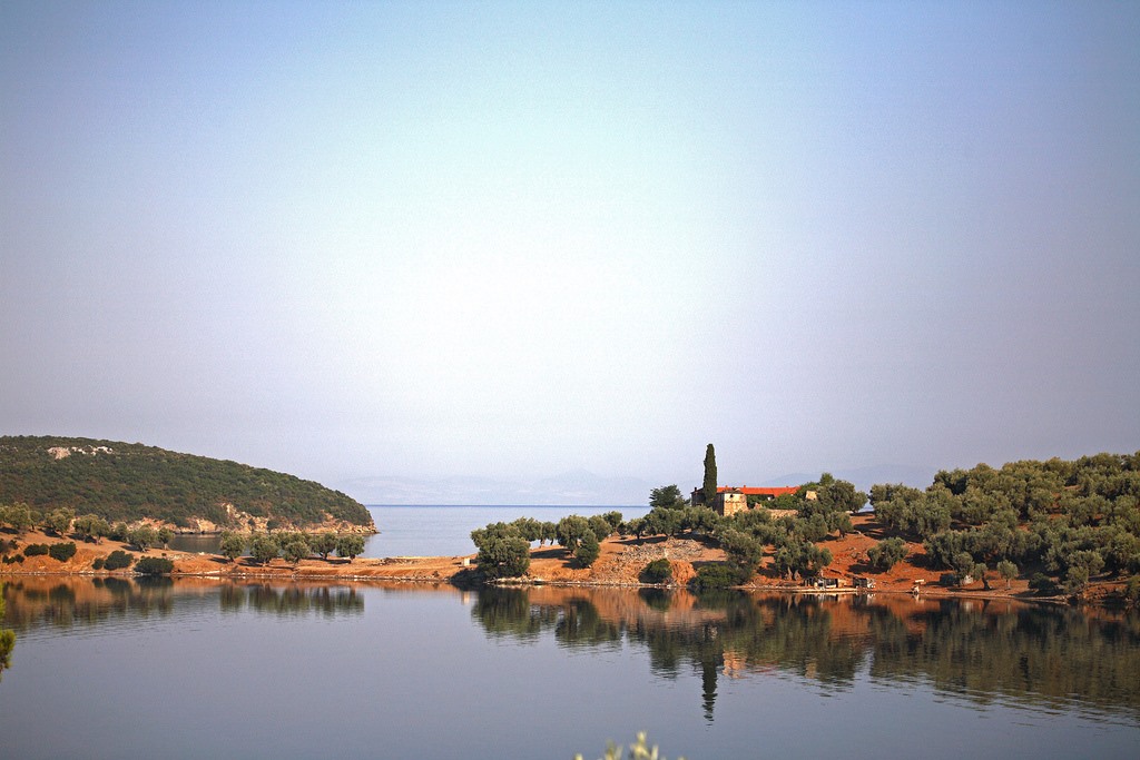 Επιμένει για κατασκηνώσεις αντί πεντάστερου η Παπανάτσιου για τον Αλατά