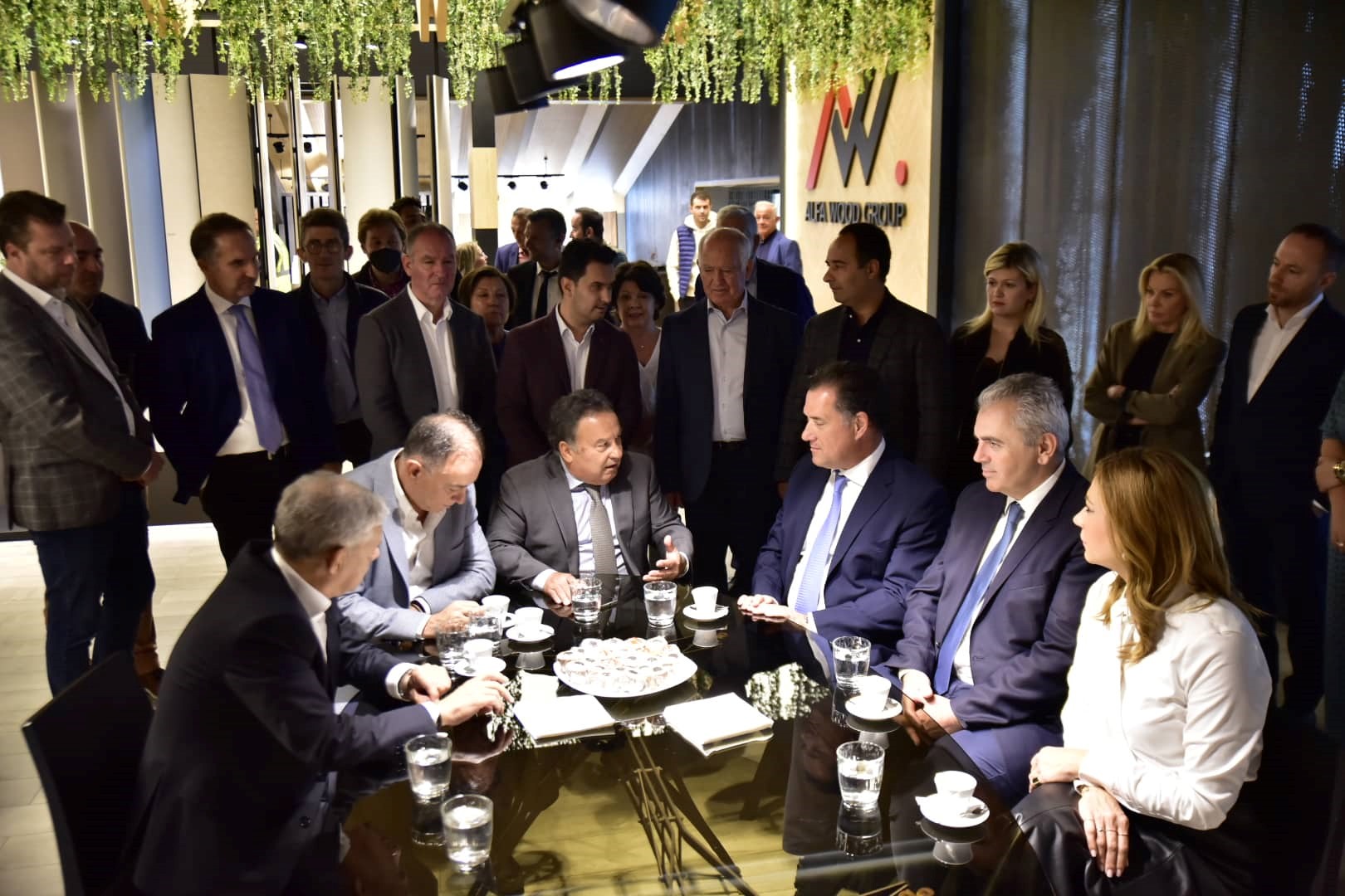Την Alfa Wood επισκέφτηκε στη Λάρισα ο Άδωνις Γεωργιάδης