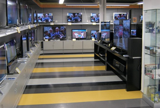 Αύξηση σε κινητά και τηλεοράσεις λόγω Airbnb και μουντιάλ