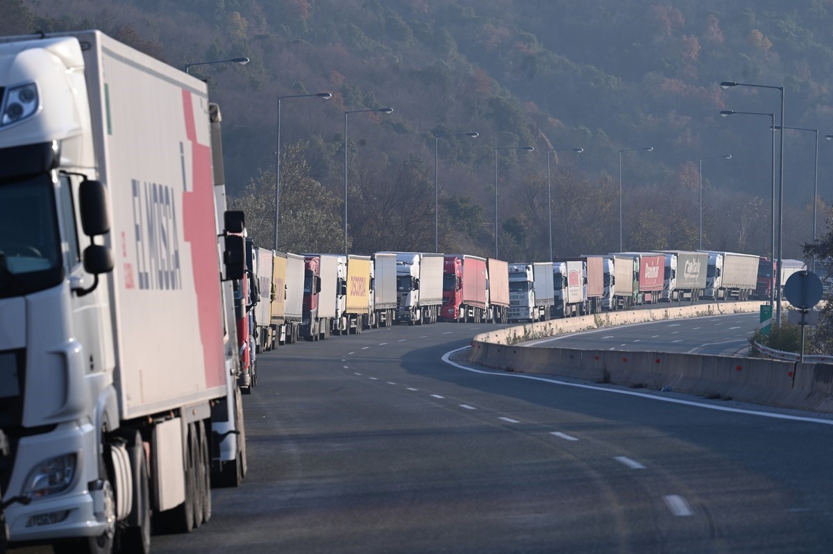 Έμφραγμα στα τελωνεία – έντονες οι παρενέργειες των μπλόκων στην αγορά