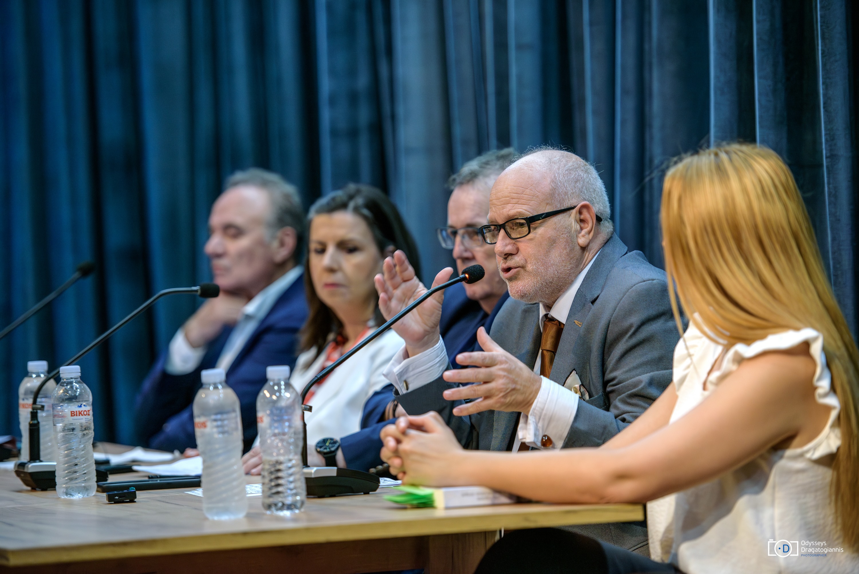 Θερμή υποδοχή του κοινού των Τρικάλων στο μυθιστόρημα του Κώστα Τόλη