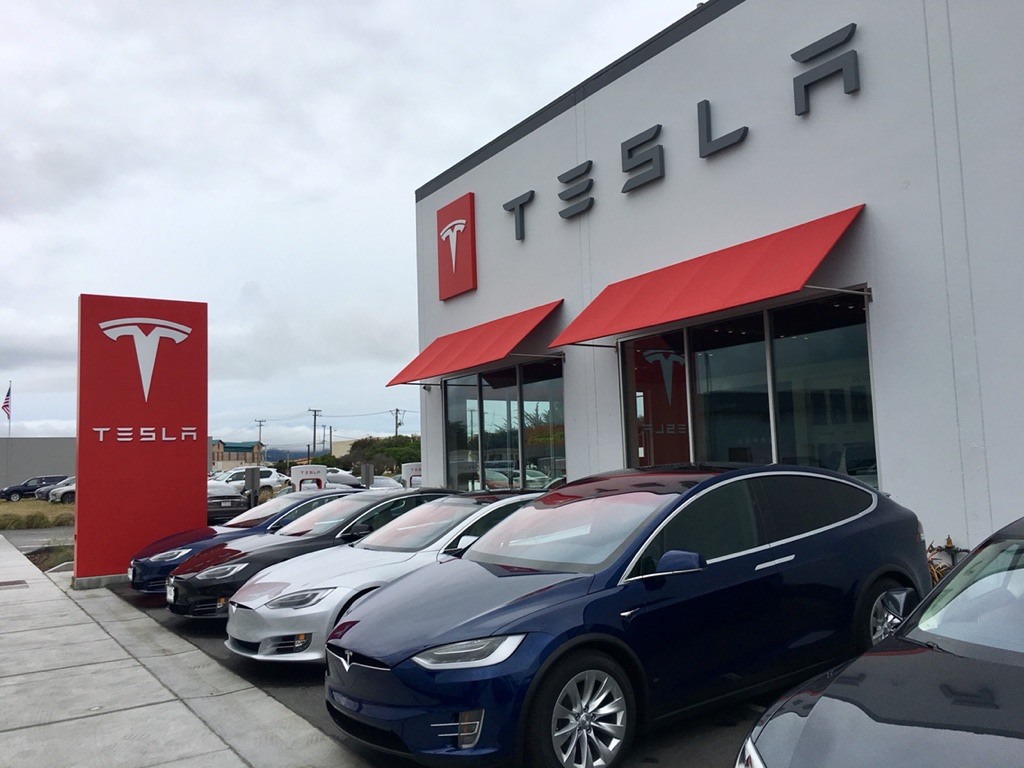 Η Tesla το 2020 πούλησε 500.000 ηλεκτρικά αυτοκίνητα 