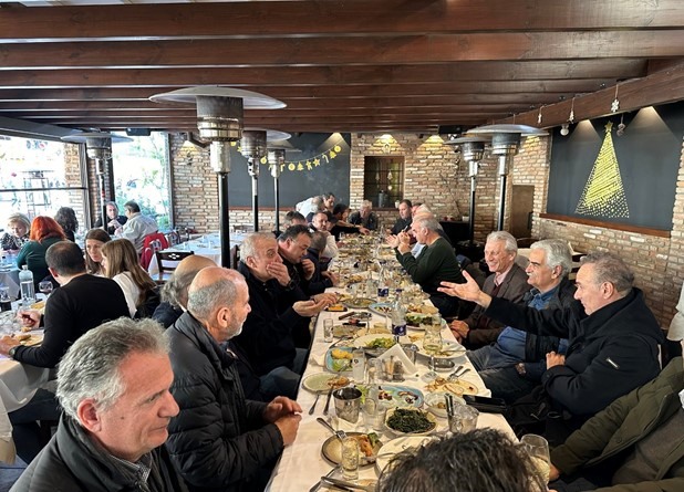 Ενα τραπέζι, πολλές οι χαρές