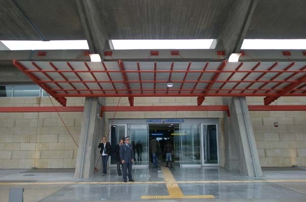 Κρατική με ΣΔΙΤ θέλει τη Νέα Αγχίαλο και τα άλλα αεροδρόμια ο Σπίρτζης