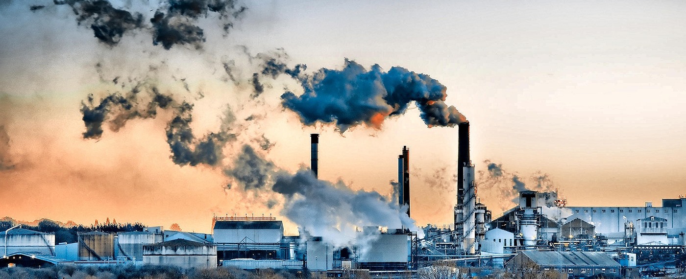 Υποδιπλασιάστηκαν οι εργαζόμενοι στη Βιομηχανία της Ελλάδας