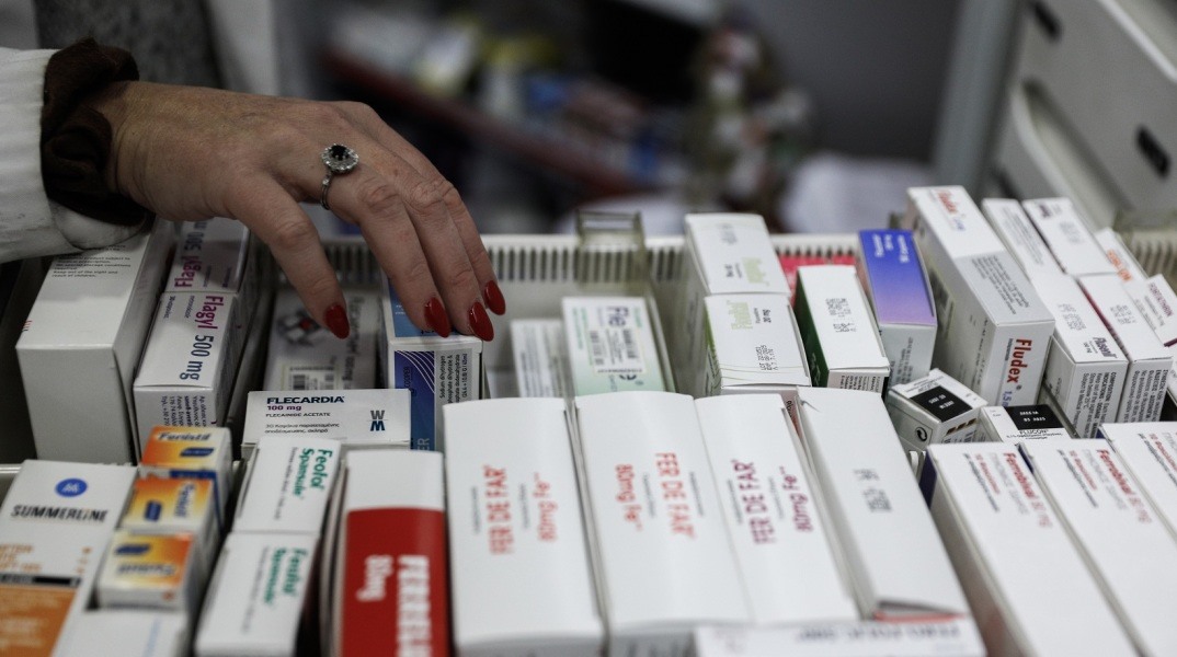 Συνεχίζεται ο «εμφύλιος» στην φαρμακευτική αγορά